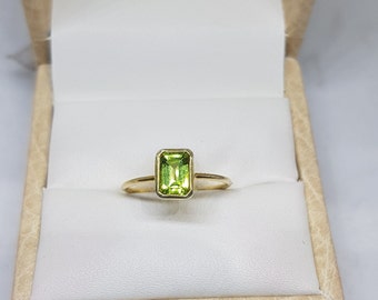 Peridot Ring / 14k Gold Peridot Ring / Emerald Cut Peridot Ring / August Birthstone Ring / Dainty Peridot Ring / Stackable Peridot Ring