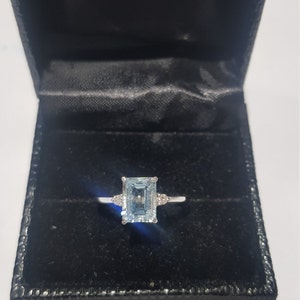 14k solid white gold natural emerald cut rectangular shaped aquamarine gemstone and natural round brilliant cut diamonds gemstones ring