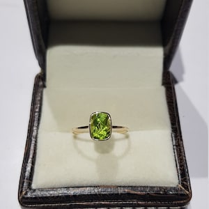 Peridot Ring / 14k Gold Peridot Ring / August Birthstone Ring / Dainty Peridot Ring / Stackable Peridot Ring / Ring For Her / Gift For Her