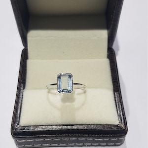 Aquamarine Ring / 14k Gold Aquamarine Ring / March Birthstone Ring / Dainty Aquamarine Ring / Stackable Aquamarine Ring / Emerald Aquamarine