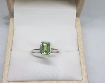 Peridot Ring / 14k Gold Peridot Ring / August Birthstone Ring / Dainty Peridot Ring / Stackable Peridot Ring / Ring For Her / Gift For Her