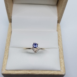 14k solid yellow gold natural round brilliant cut shaped tanzanite and natural round brilliant cut shaped diamonds gemstones ring