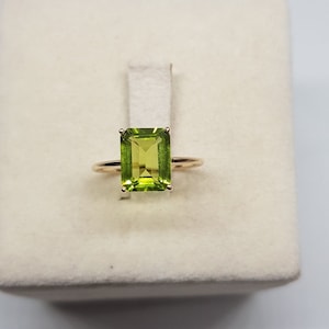 Peridot Ring / 14k Gold Peridot Ring / Emerald Cut Peridot Ring / August Birthstone Ring / Dainty Peridot Ring / Stackable Peridot Ring