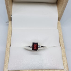 Garnet Ring / 14k Gold Garnet Ring / Diamond Garnet Ring / Dainty Garnet Ring / Stackable Garnet Ring / January Birthstone Ring / Her Ring