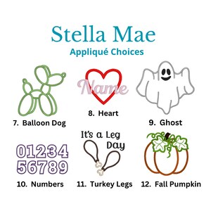 Puede incluir: Una pantalla digital titulada Stella Mae Appliqu&eacute; Choices que muestra seis dise&ntilde;os bordados: un perro globo verde, un coraz&oacute;n rojo con la palabra Name, un fantasma blanco, los n&uacute;meros 0-9, muslos de pavo con el texto It's a Leg Day y una calabaza.