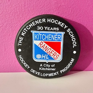 Rondelle vintage des Rangers de Kitchener de l&#39;École de hockey de Kitchener