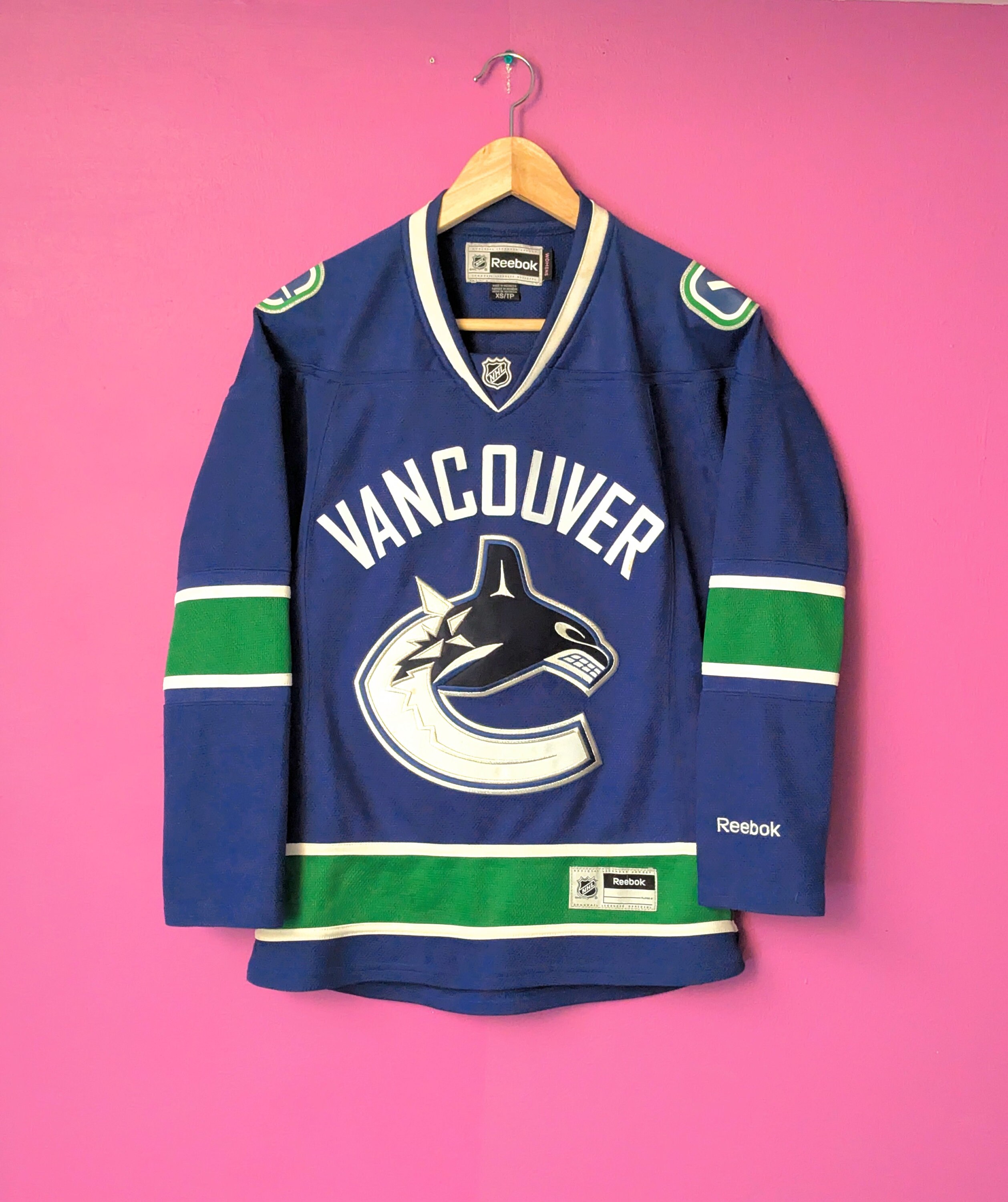 NHL Vancouver Canucks バンクーバーカナックスジャージ スティック& リンク ロゴReebok 女性用 アイスホッケー　Lサイズ Vancouver Canucks Women Reebok Large NHL Jersey | eBay