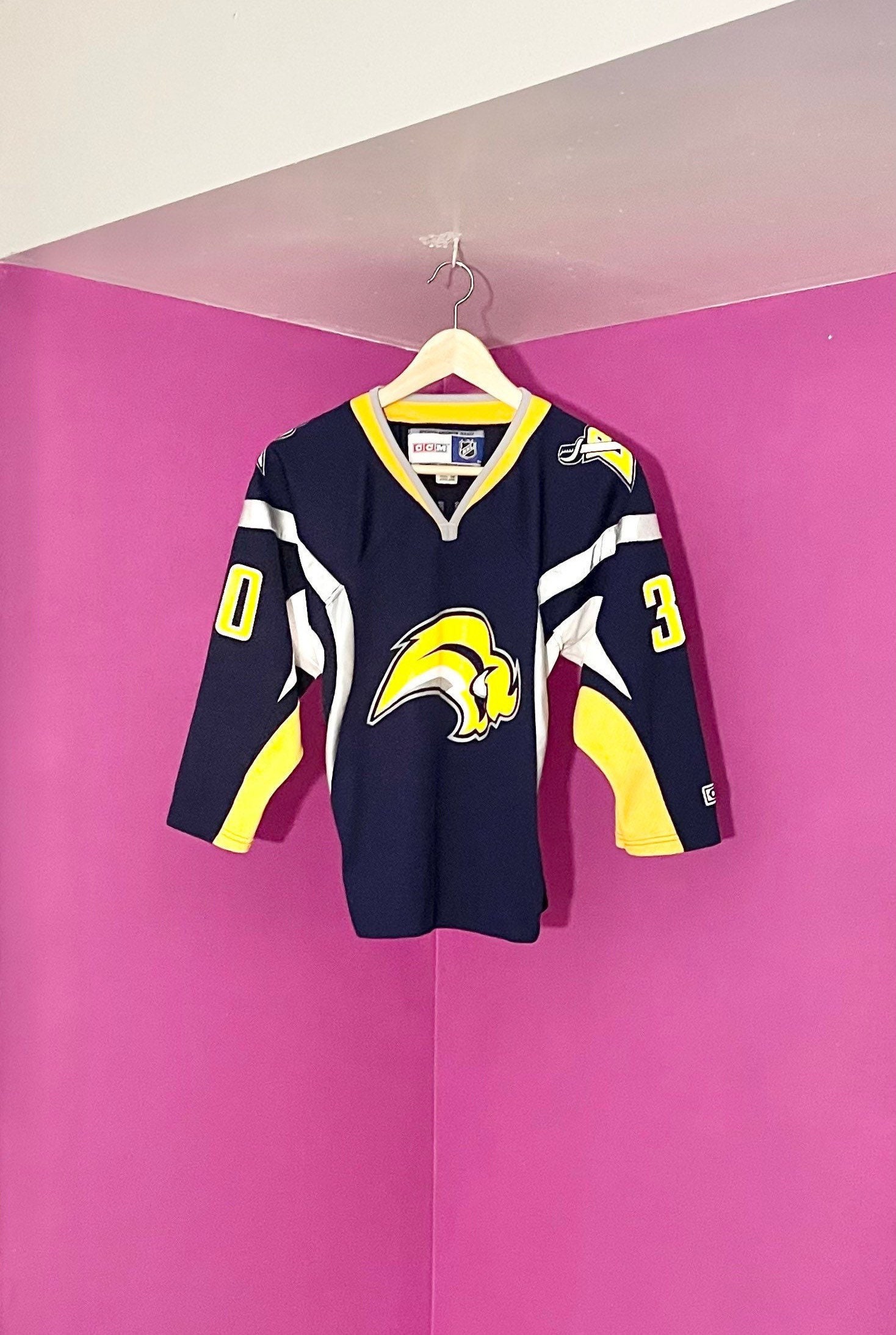 Boys VTG Buffalo Sabres Michael Peca Jersey Pro Player 1990s NHL Goat Head L XL