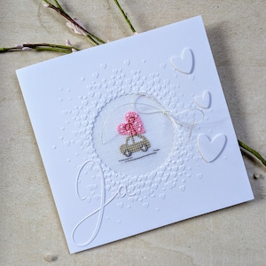 NEU**Glückwunschkarte zur Hochzeit*Klappkarte*handgestickt*Kreuzstichkarte*Geschenkarte*Hochzeitskarte*Karte mit Hochteitsauto*Wedding