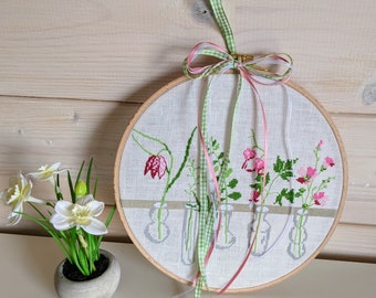 NEW*bleeding heart*embroidery frame cross stitch picture*cross stitch*embroidered*Dahlbeck*spring decoration*summer decoration*Gift Mother's Day*Daisies