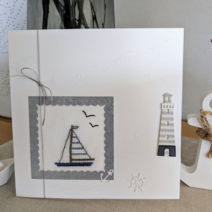 NEU*Grußkarte in Kreuzstich Segelboot*Klappkarte*handgestickt*Kreuzstichkarte*Geschenkkarte*Karte mit Segelboot*Leuchtturm*Meerliebe