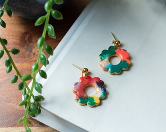 Flower Child Dangles | | rainbow collection Boucles d’oreilles en argile polymère faites à la main