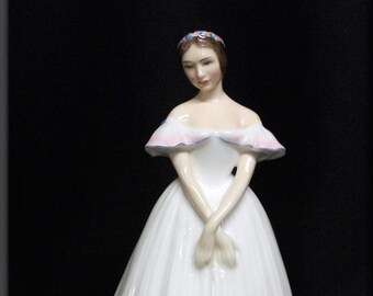 ROYAL DOULTON La Sylphide HN2138 - Retired 1965 - Peggy Davies Classic