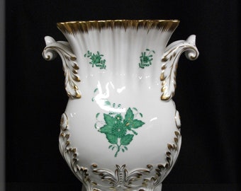 HEREND Baroque Vase With Handles on Square Base 6612 - Chinese Bouquet Green