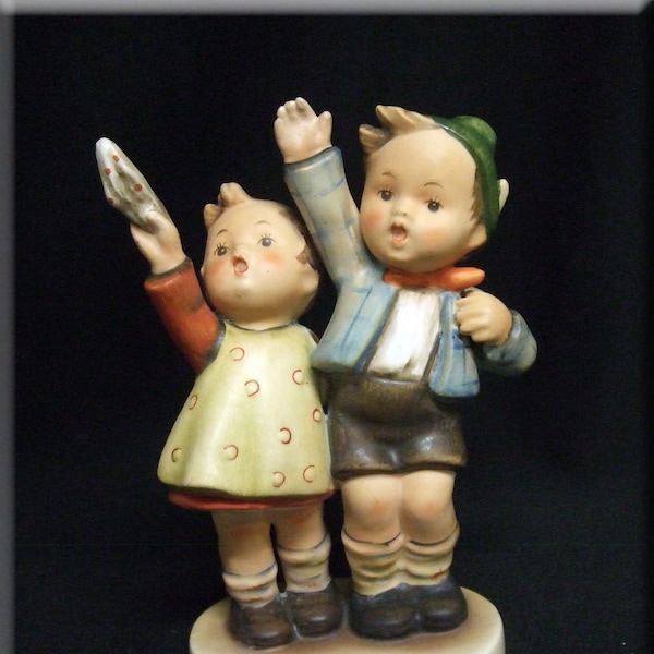 HUMMEL Auf Wiedersehen 153 - (RARE) Boy Wearing Green Hat - Trademark 2 Full Bee