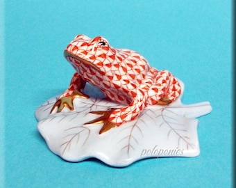 HEREND Frog on Lily Pad 5355 - Rust Fishnet - Meadow Collection