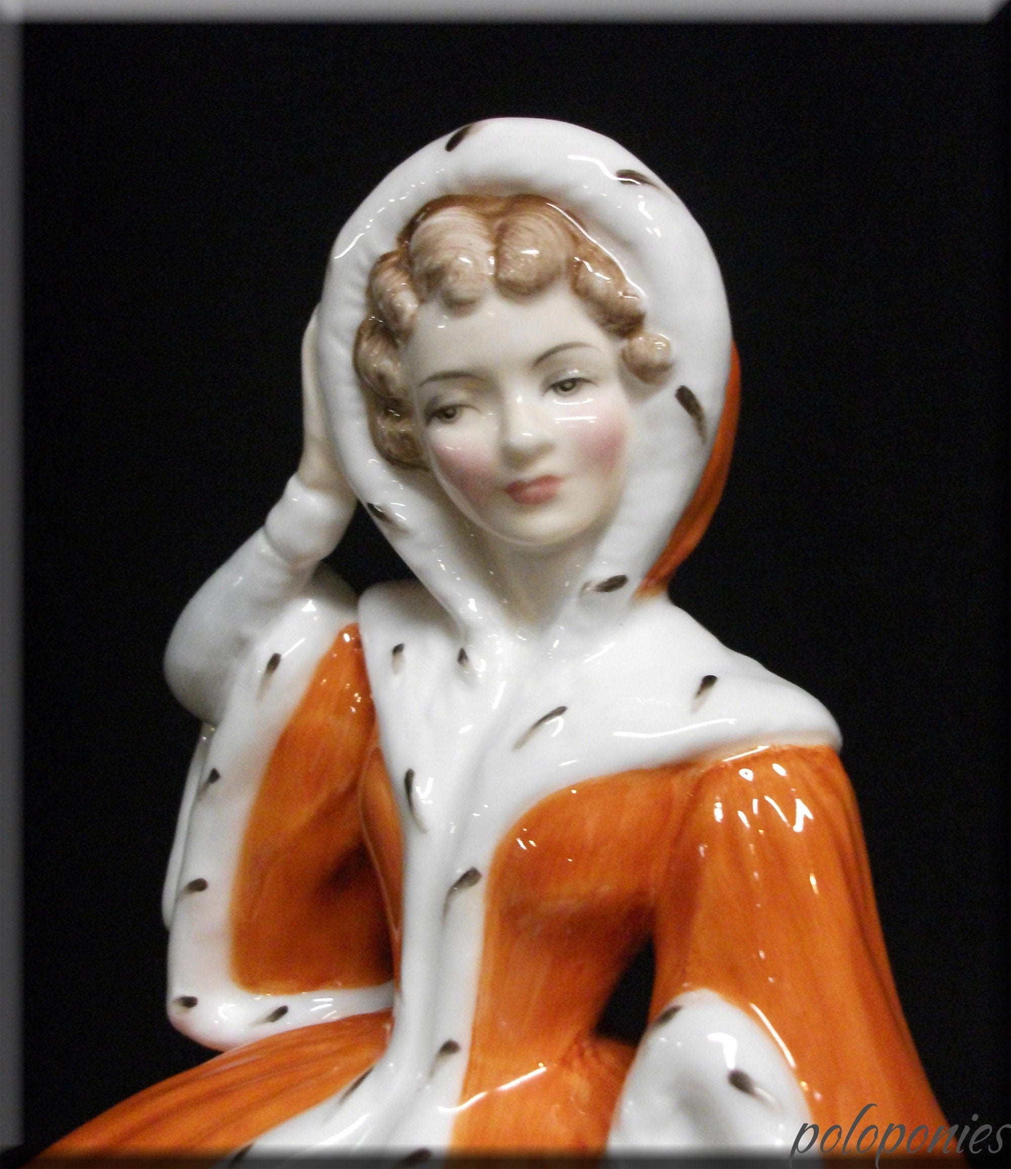 ROYAL DOULTON Noelle HN2179 - Retired 1967 - Holiday Figures Series