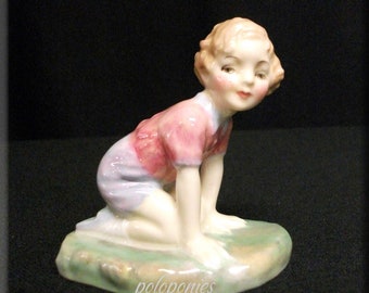 ROYAL DOULTON Robin M38 - Retired 1945 - Miniatures Series
