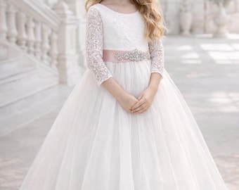 Communion dress for girls made of lace and tulle – Elegant formal dress in cream white