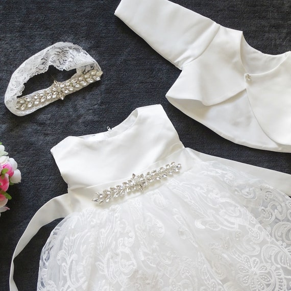LILI, Conjunto Vestido De Fiesta Diadema 2 Piezas Color: ECRU Tamaño 56, 62, 68, 74, 80, 86, 92, 98 - México