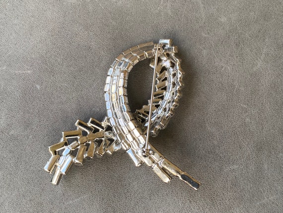 Vintage swirl shape clear rhinestone brooch - image 3