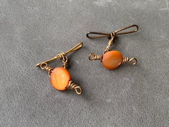 Vintage gold filled wire wrapped ORANGE SHELL cuf… - image 3