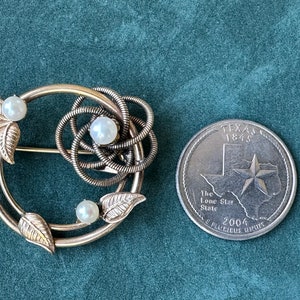 HG 1/20 12K GF Henry Griffith Vintage round brooch with faux pearls image 8