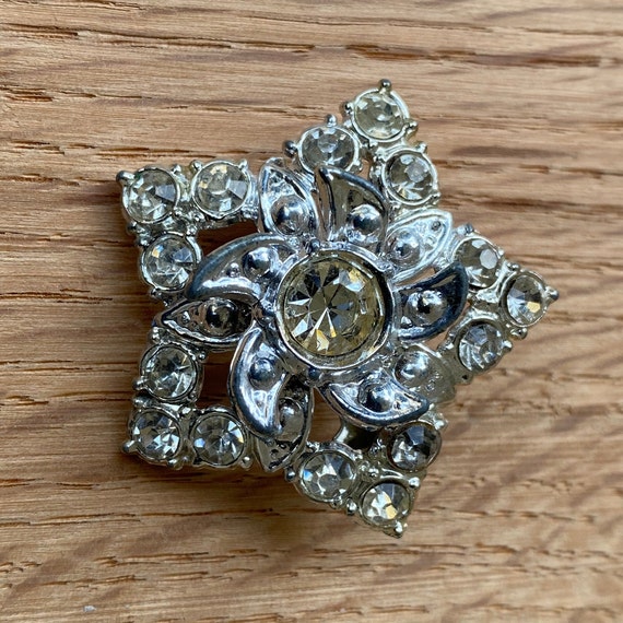 Vintage star shape clear rhinestone brooch