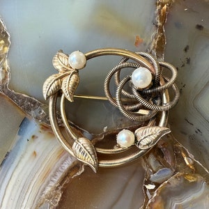 HG 1/20 12K GF Henry Griffith Vintage round brooch with faux pearls image 1