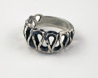 Swirl modern sterling band ring