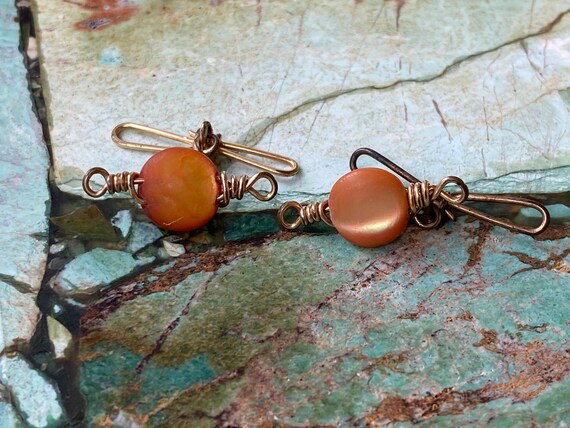 Vintage gold filled wire wrapped ORANGE SHELL cuf… - image 2