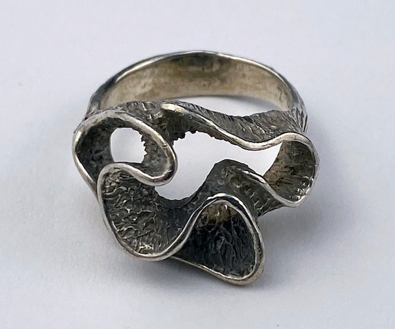 Swirl brutalist silver statement ring