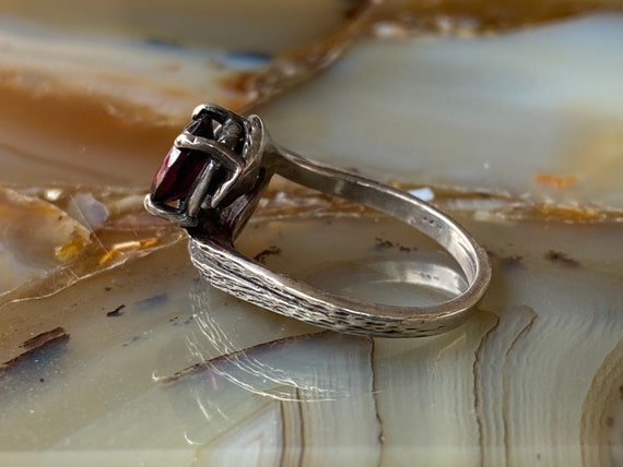 Vintage Red Amethyst Swirl sterling ring - image 4