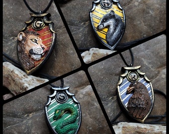 Hogwarts Häuser Anhänger - Handgefertigte Harry Potter Ketten aus Polymerclay und Epoxidharz - Unikat Herstellung