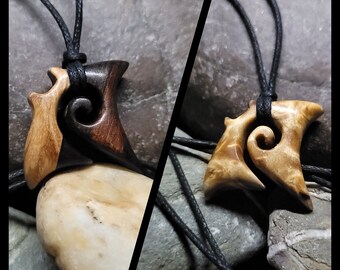 Mini Maori Talisman "Manta Rochen" - Anhänger aus Edelhölzer