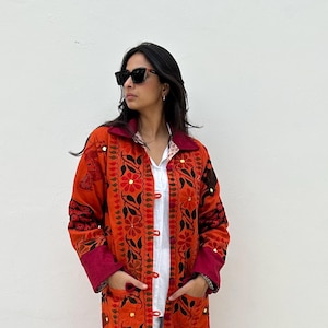Cappotto spolverino rosso unico per donna, cappotto lungo aperto ricamato da festival, cardigan lungo boho chic, maxi cappotto kimono estetico