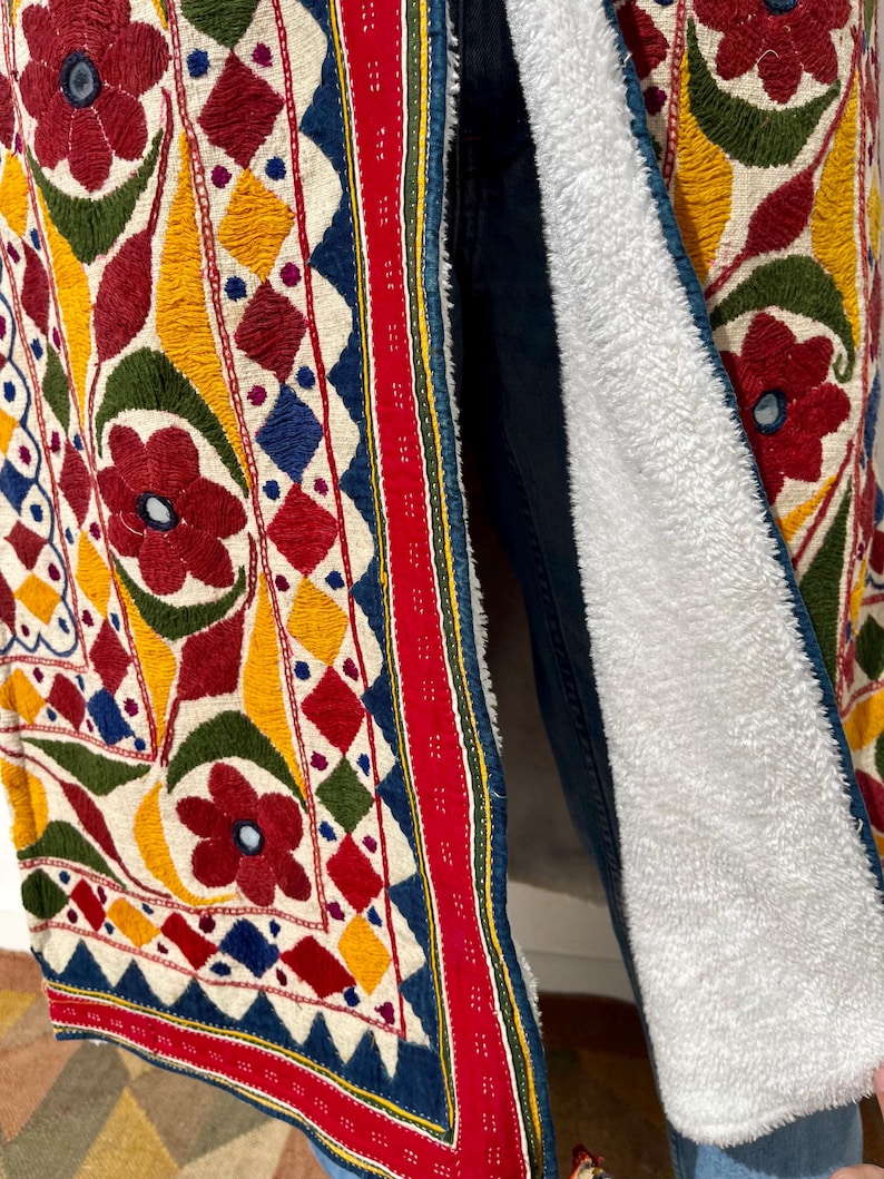Unisex Quiltad flerfärgad blommig broderad dusterkappa med sherpafleecefoder / boho discojacka / unik festivalbohokappa bild 10