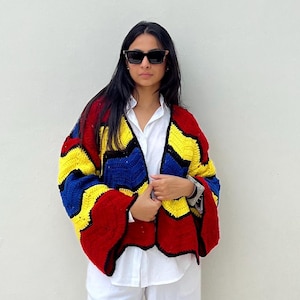 Cardigan all'uncinetto con motivo a chevron multicolore / giacca cardigan da festival brightboho per donna con maniche a campana / top all'uncinetto in lana vintage