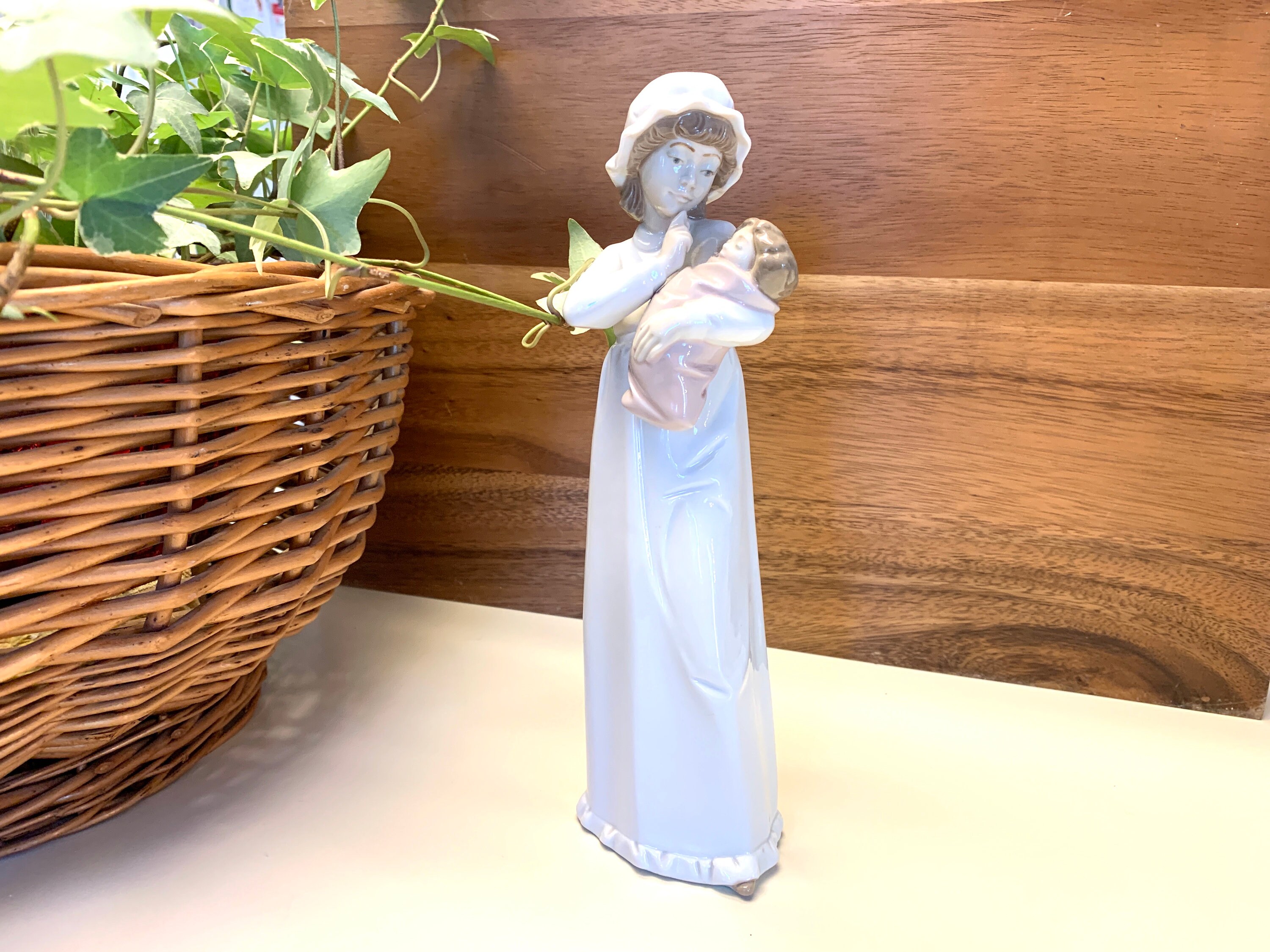 NADAL Porcelain Mother Quieting Baby Figurine, Enrique Asunción