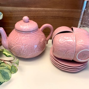 Bordallo Pinheiro 56 Oz PINK Teapot PLUS Four 12 oz Cups and Saucers