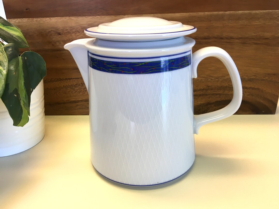 Vintage 6 Cup 48 Oz Dansk Teapot, NEW SCANDIA Pattern With Raised