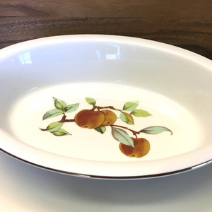 Royal Worcester Evesham goud porselein 12 3/4&quot; ovale serveerschaal, peer- en bessenontwerp, magnetronbestendig, Engeland