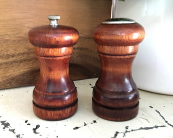 Pair of 4 inch Canadian Mid Century Baribocraft Maple Salt Shaker and Pepper Mill, Baribeau & Fils (Sons) Inc.