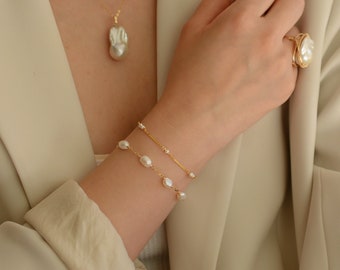 Dainty pearl bracelet with gold filled chain, perfect as a Christmas gift and wedding gift