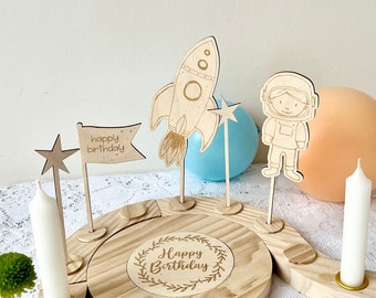 Space cake topper with desired name | Astronaut, rocket, flag and stars birthday decoration | frilly designs