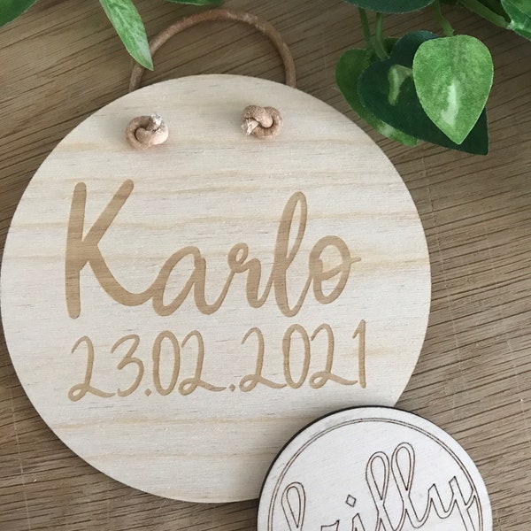 Personalisiertes Holzschild mit Name oder Wunschwort Geschenk zur Geburt Geburtstag Patenkind Taufe Wand Deko | frilly designs