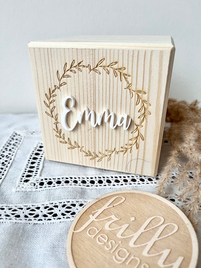 Personalisierte Spardose mit 3D effekt Name Kranz Gravur Holz Spardose mit Namen Personalisierte Geschenk frilly designs image 7