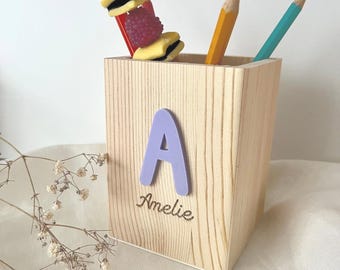 Stiftehalter personalisiert mit Name und Initial Einschulung Deko Stiftebecher aus Holz 3D Buchstabe | frilly designs