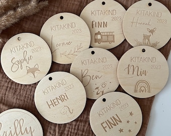 Schultütenanhänger personalisiert Geschenk Junge Mädchen KITAkind 2023 Anhänger Holz Einschulung Geschenkidee Schültüte | frilly designs