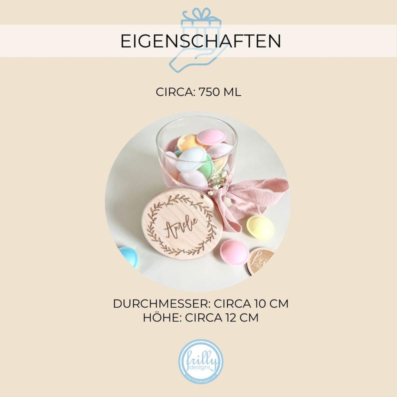 May include: A wooden round box with a lid featuring the name "Arvie" engraved on it. The box is 10 cm in diameter and 12 cm tall. The box is filled with pastel-colored candy and a pink ribbon.